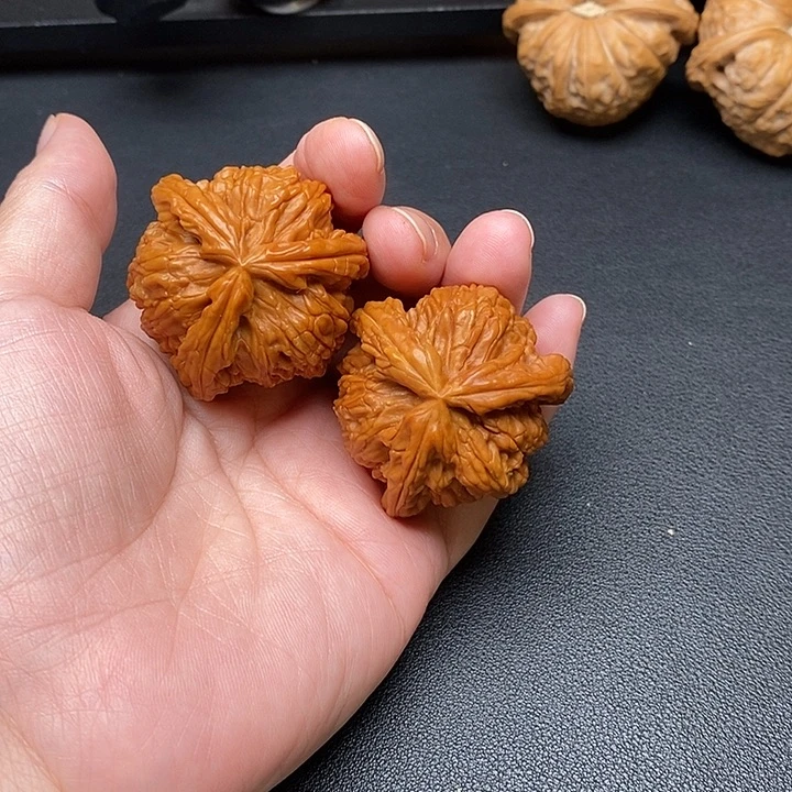 小***头把件文玩核桃白奔