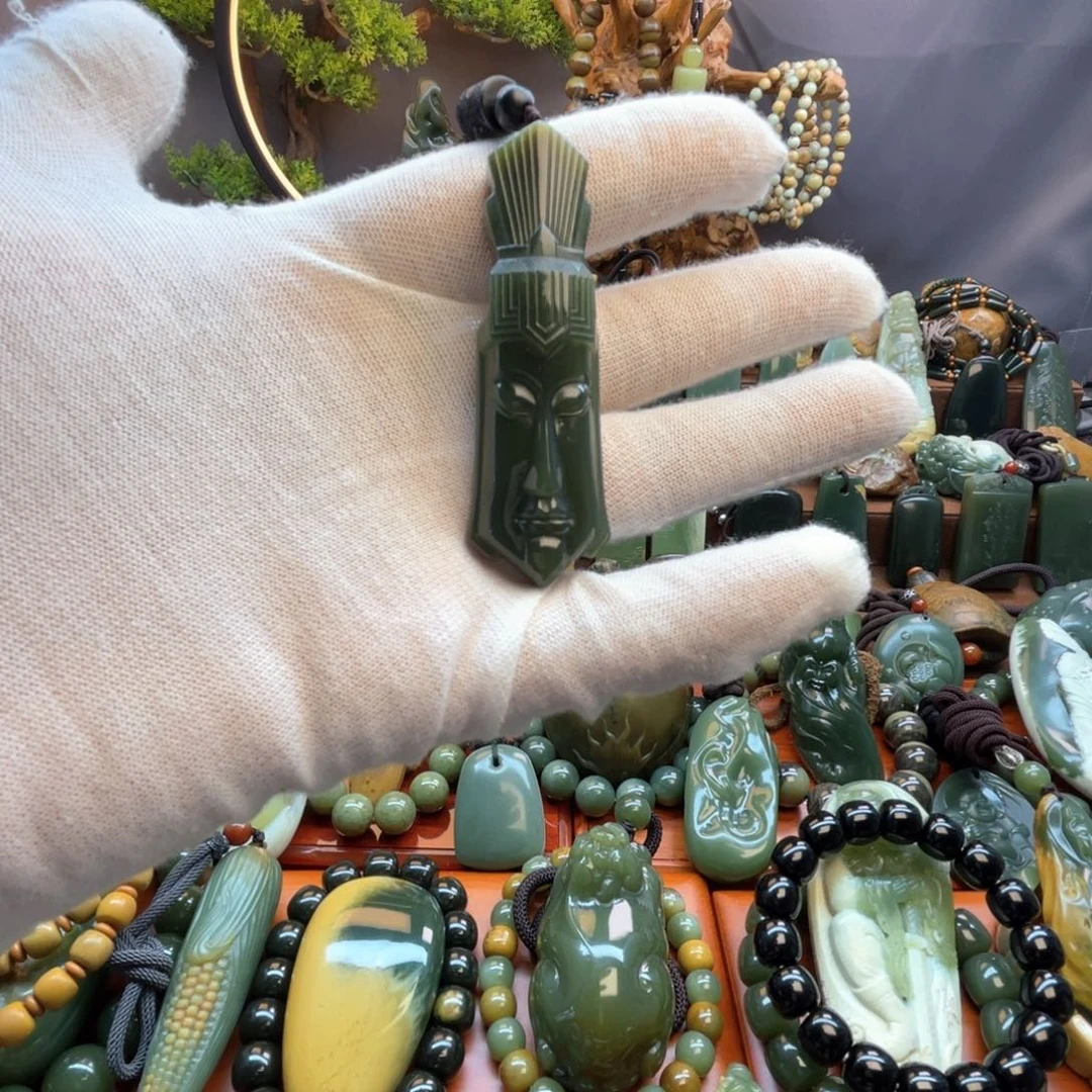 岫岩老玉（透闪石质玉）未镶嵌颈饰