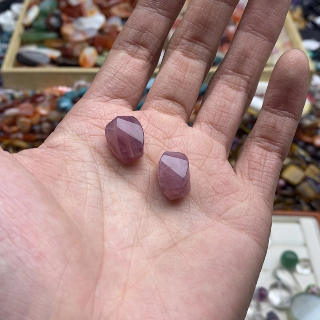 玛瑙/玉髓未镶嵌珠宝半成品两个紫马粉微瑕A134