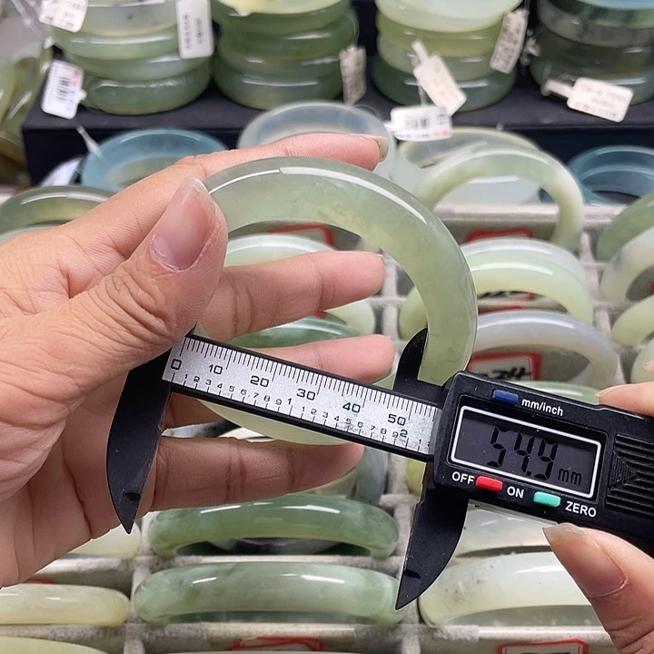 蛇纹石玉未镶嵌手镯206