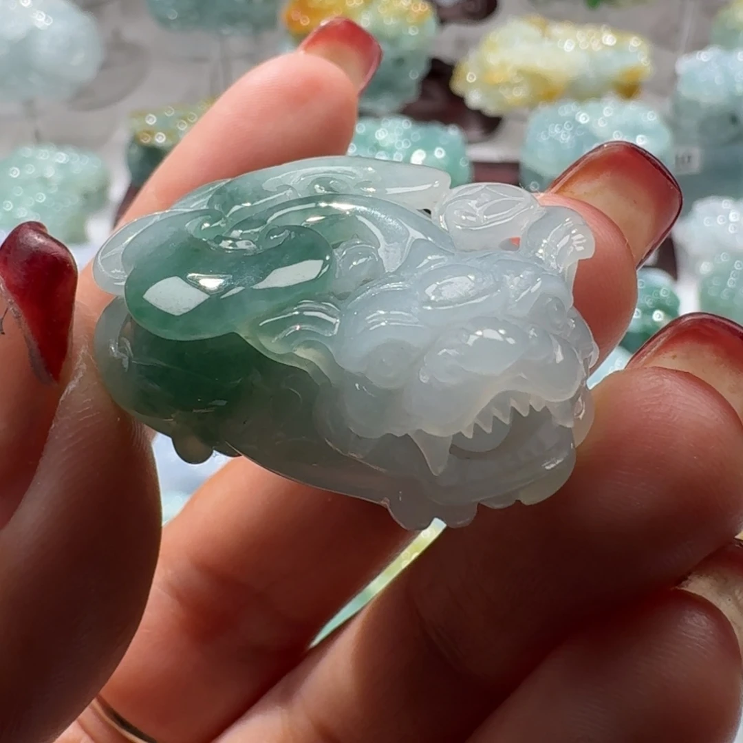 定制翡翠未镶嵌人***。貔貅