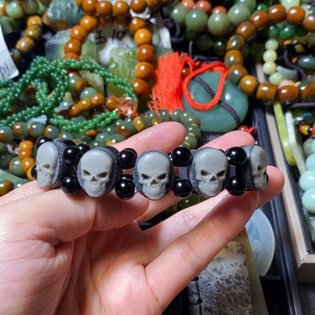 蛇纹石玉未镶嵌颈饰