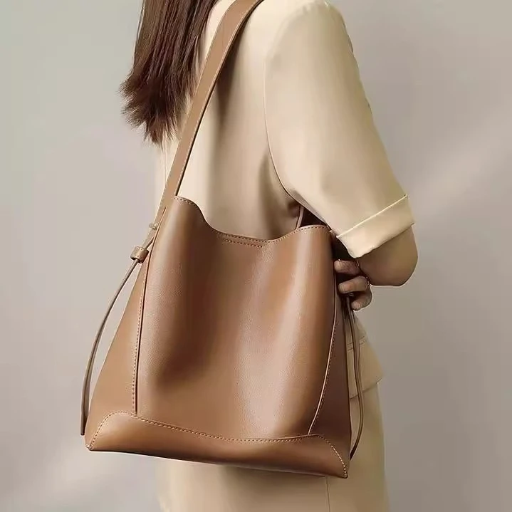 水桶包女大容量真皮包包秋冬2025新款质感单肩斜挎包通勤托特高级