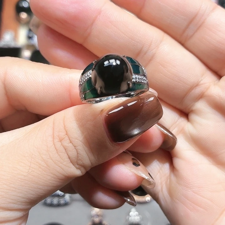 翡翠18K金镶嵌戒指