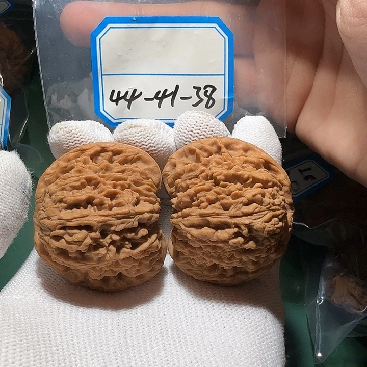 吊坠文玩核桃南疆拉丝球66