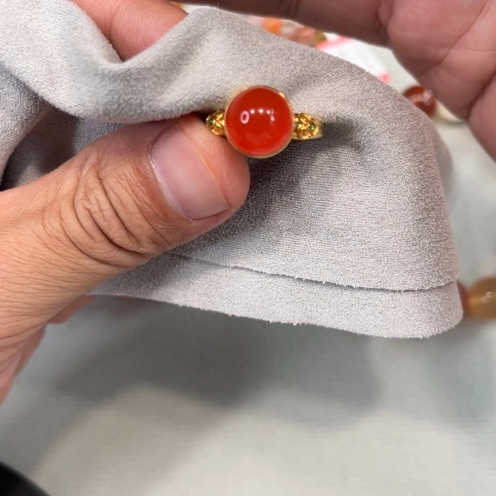南红玛瑙18K金镶嵌戒指