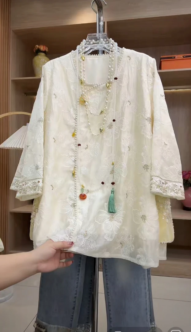 芃芃5560春季新款大码女装新中式国风斜襟钉珠刺绣花朵蕾丝衫上衣