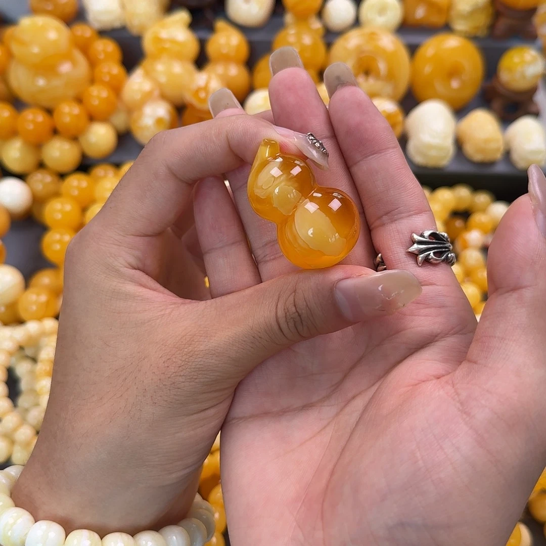 蜜蜡未镶嵌珠宝奇石