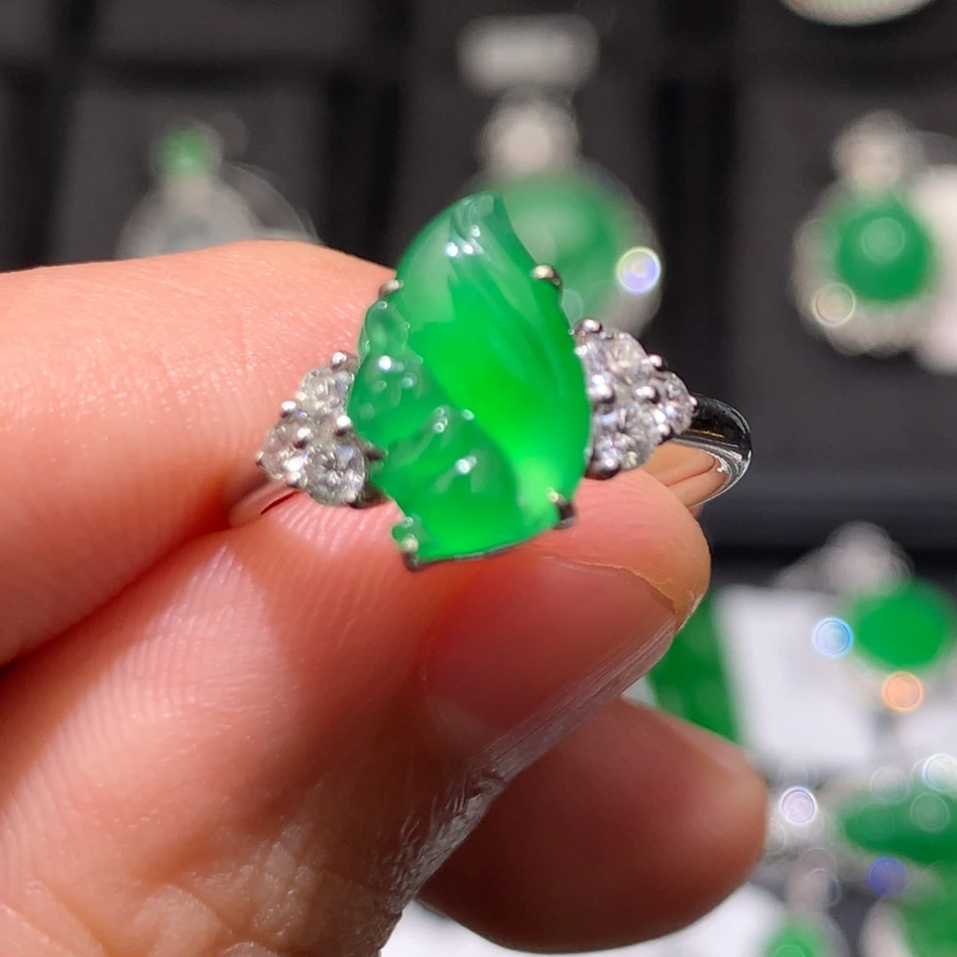 18K金镶嵌戒指翡翠