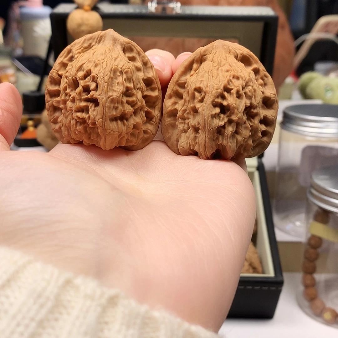 桃核吊坠43尺红狮子