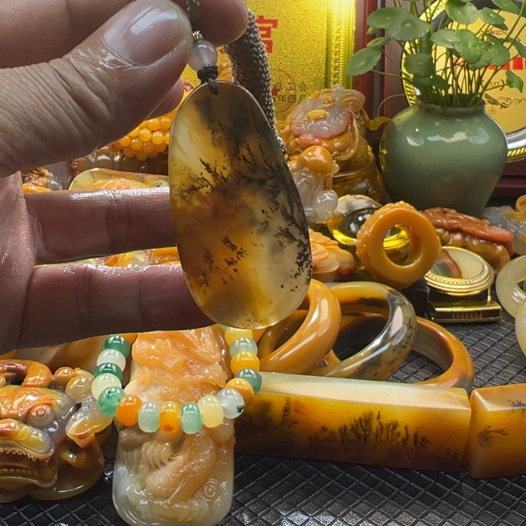 石英质玉未镶嵌颈饰