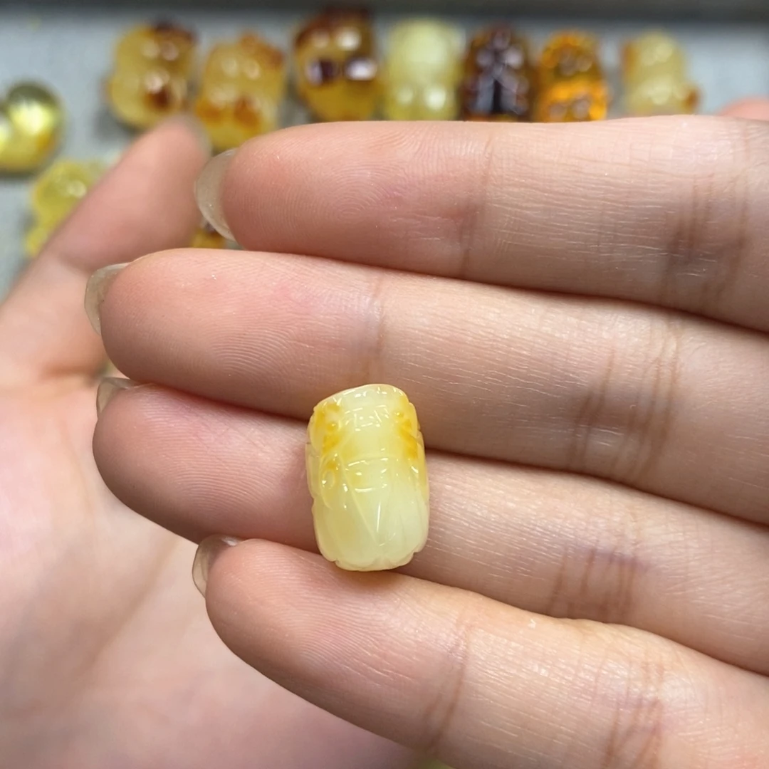 未镶嵌琥珀珠宝奇石小*?貔貅
