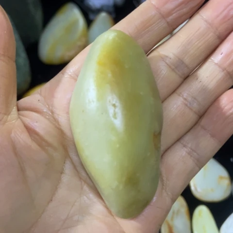 未镶嵌和田玉（糖玉）车挂