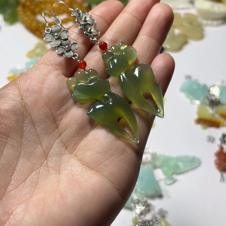 蛇纹石玉合金耳饰