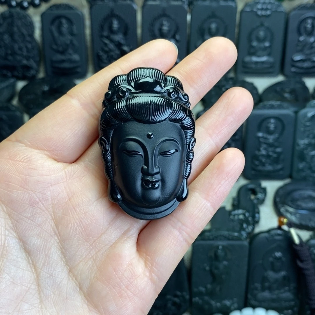 林***夕和田玉未镶嵌颈饰