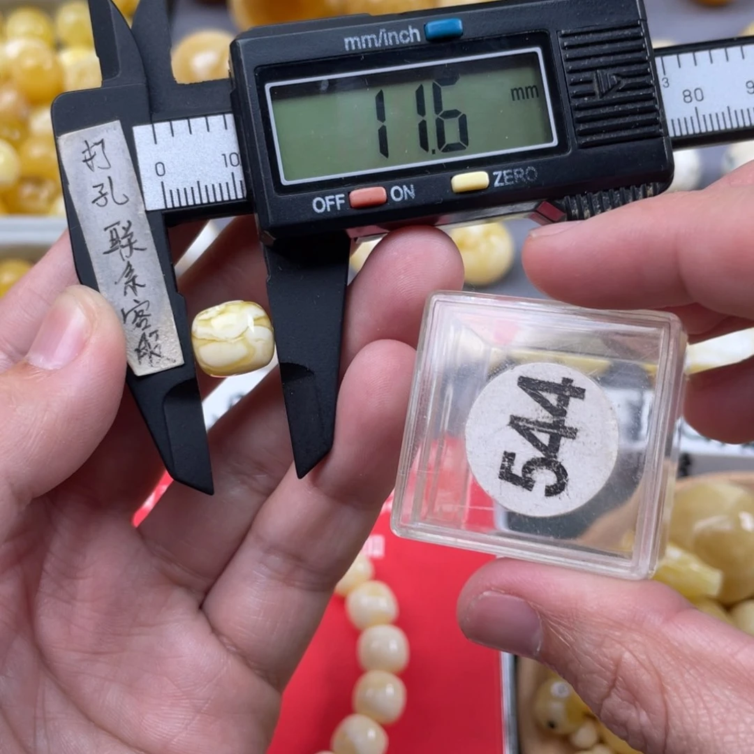 蜜蜡珠宝奇石未镶嵌