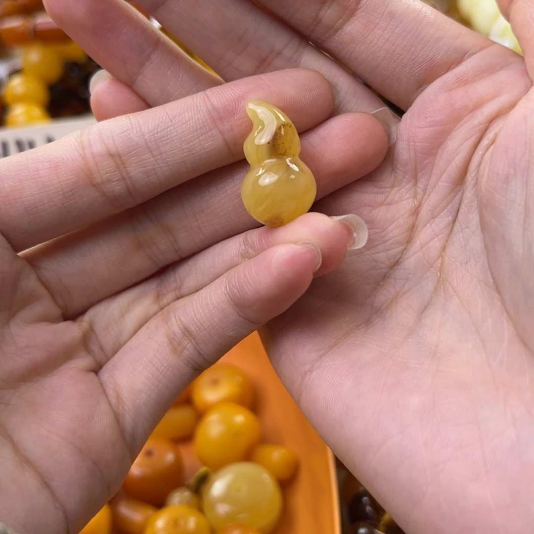 琥珀珠宝奇石未镶嵌