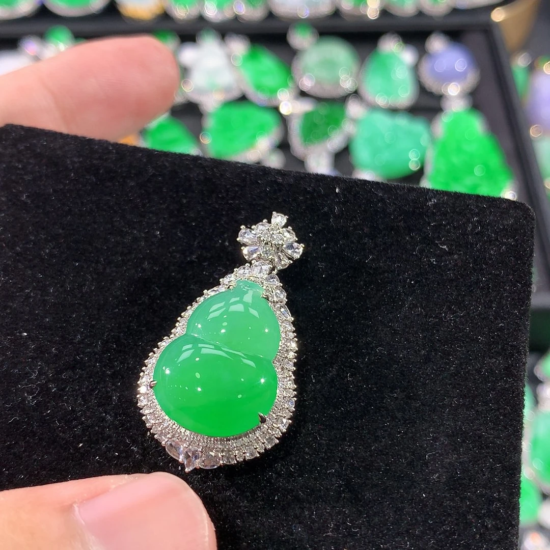 翡翠18K金镶嵌颈饰