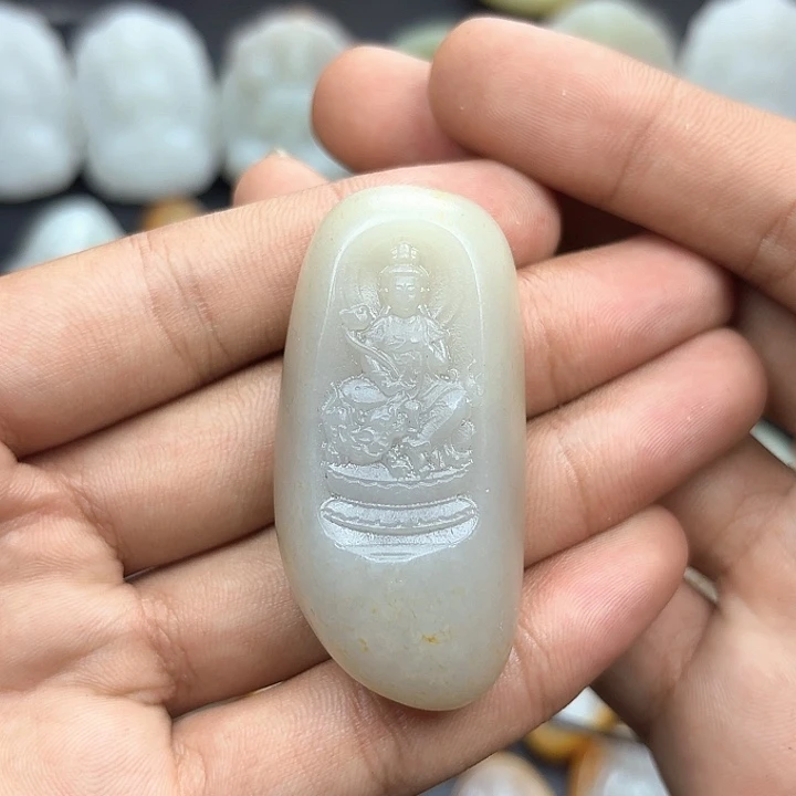 幸***）颈饰未镶嵌和田玉