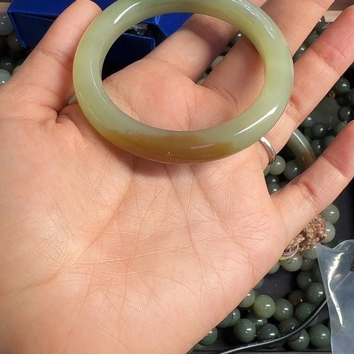琪****未镶嵌手镯和田玉