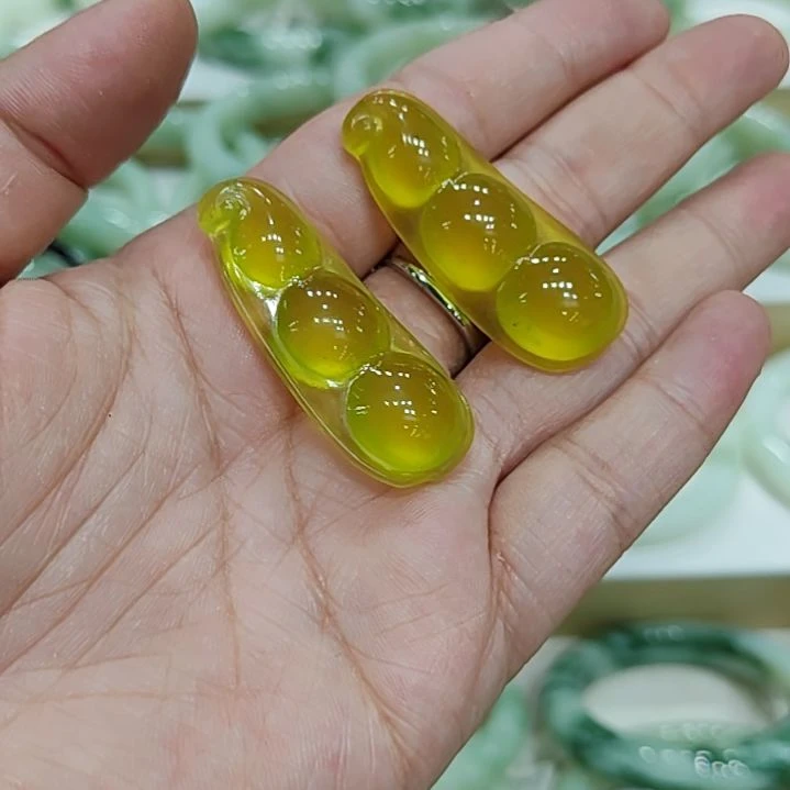 蛇纹石玉未镶嵌颈饰多样性发其中一个