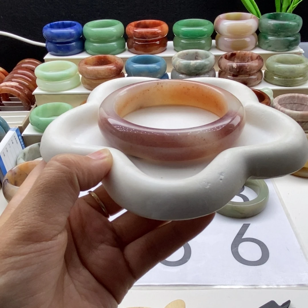 石英岩玉未镶嵌手镯