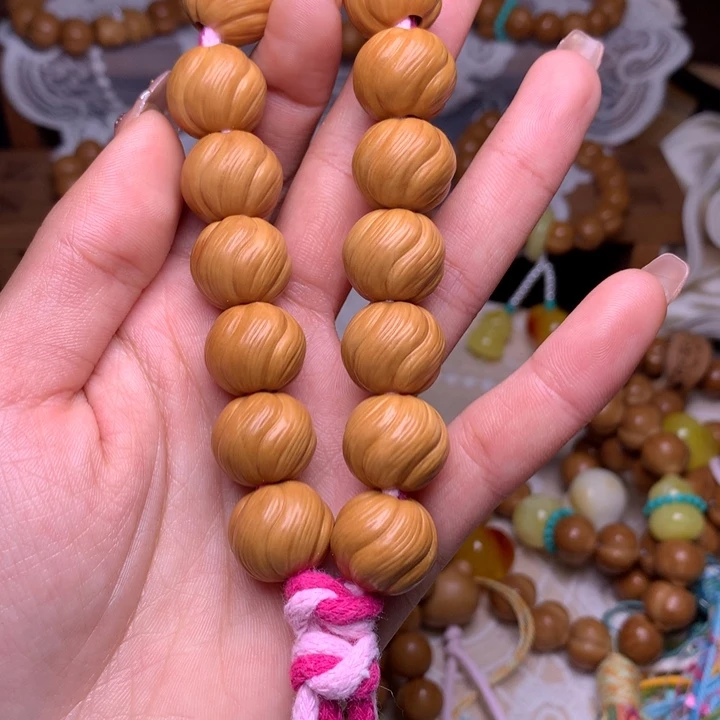 歌***喔吊坠猴头核桃卷卷酥