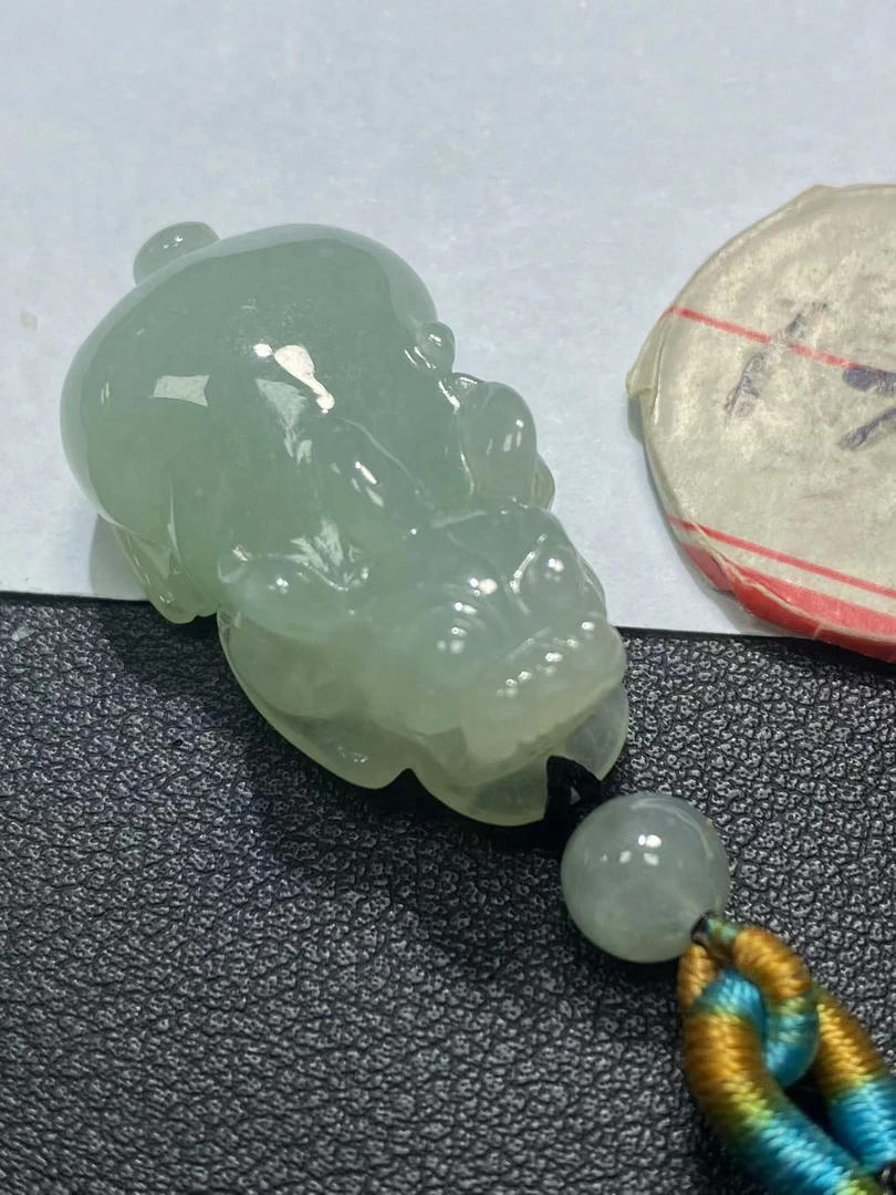 天然翡翠a货糯化带底色大臀貔貅吊坠挂件32.5-19-12.5