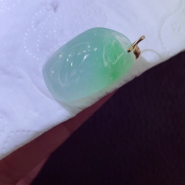 颈饰18K金镶嵌翡翠翡翠