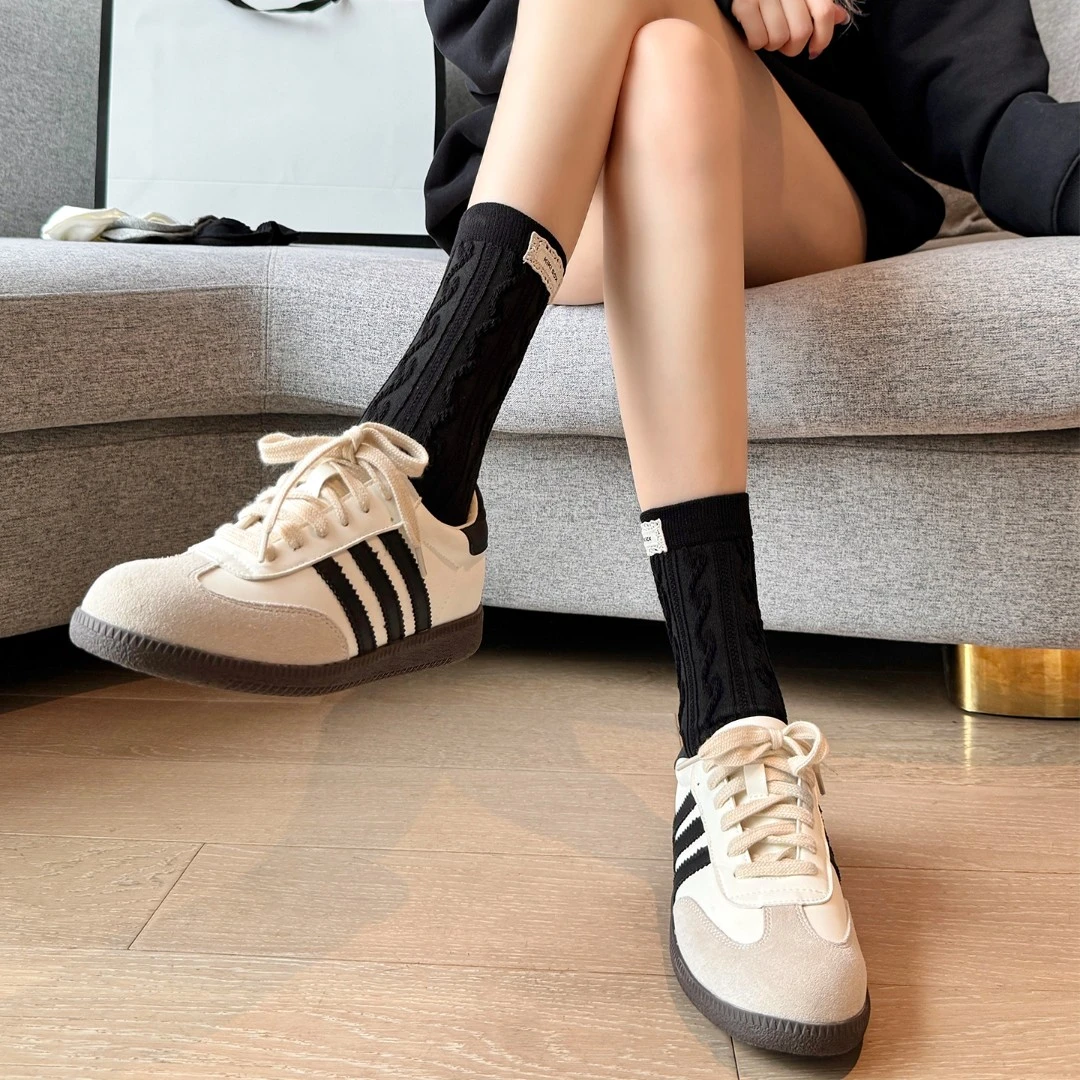 袜子女秋季中筒袜潮流爆款网红超火棉袜不臭脚女款黑色搭配小皮鞋