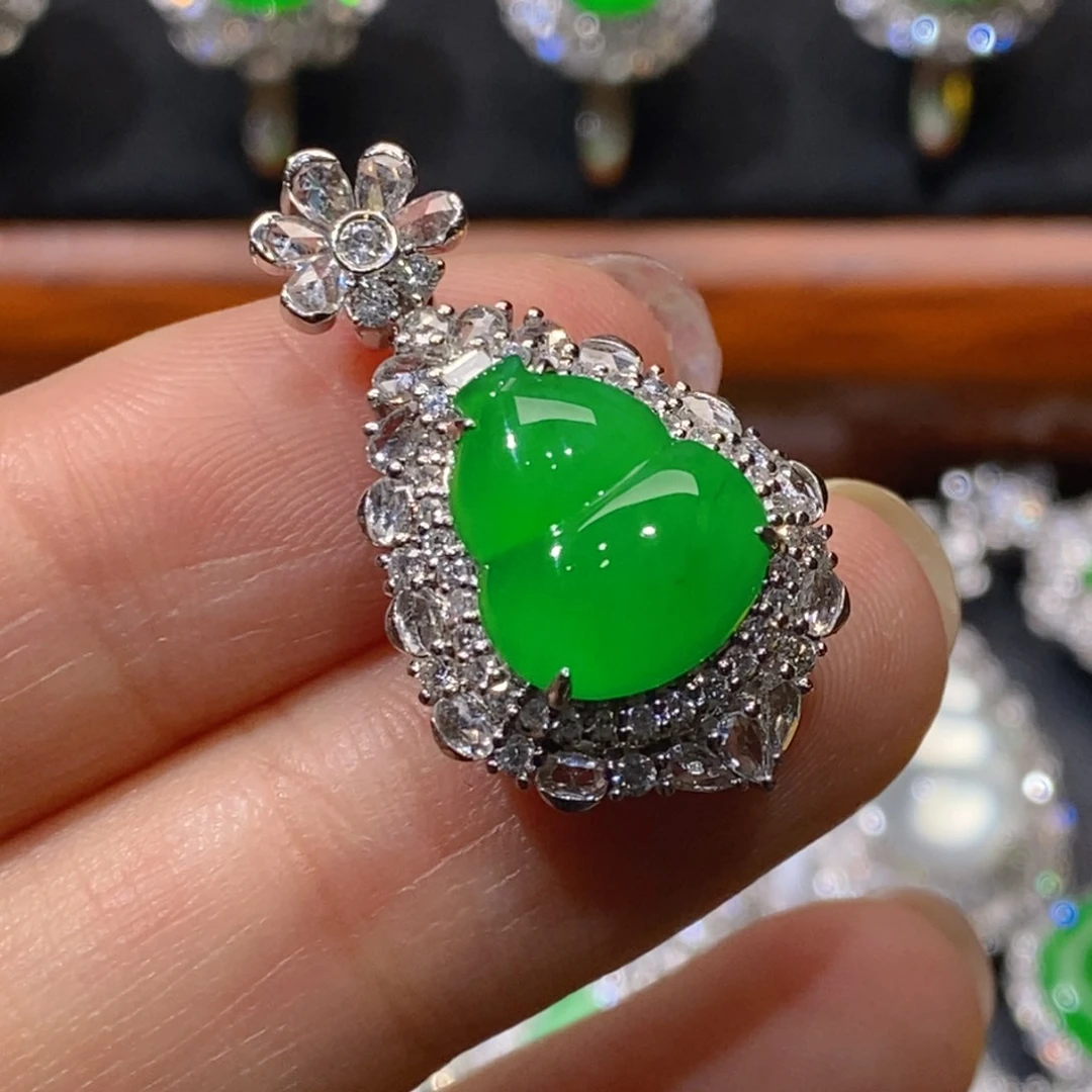 翡翠18K金镶嵌颈饰