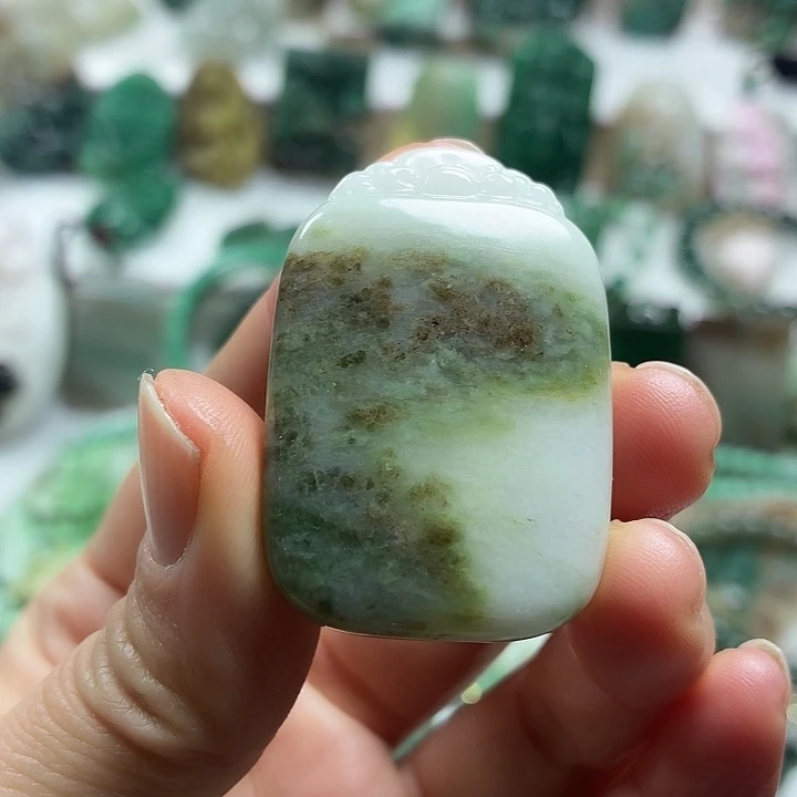 独山玉未镶嵌吊坠