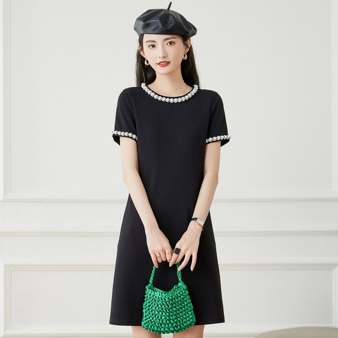 白鹿语夏新款高级时尚感气质优雅圆领宽松短款女装连衣裙YU30044