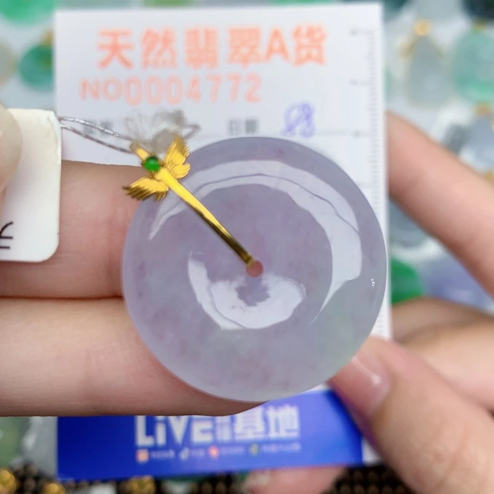 颈饰18K金镶嵌翡翠扣