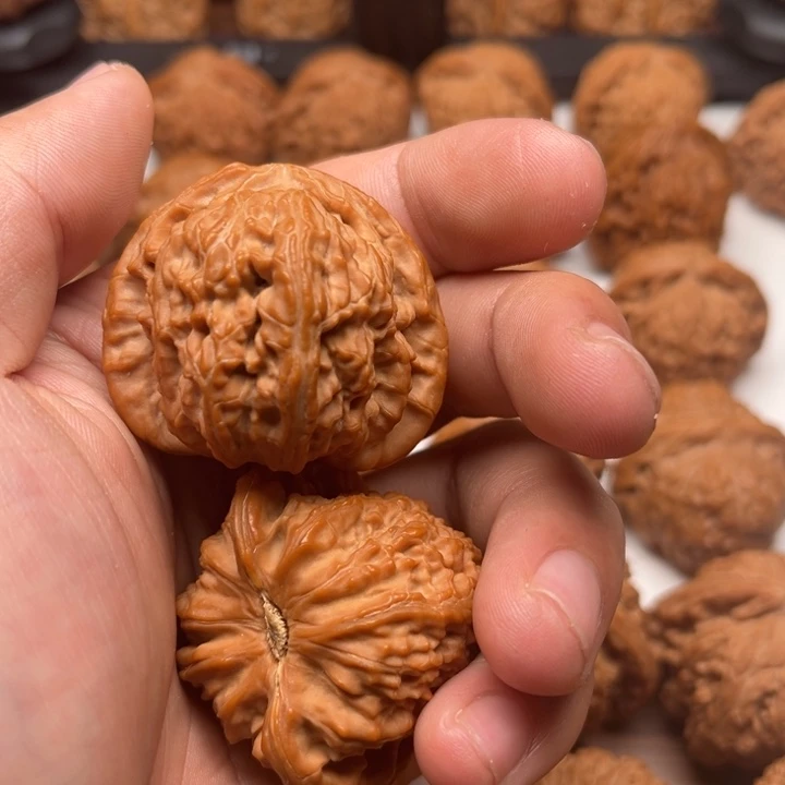 潘***斯吊坠文玩核桃42白狮子