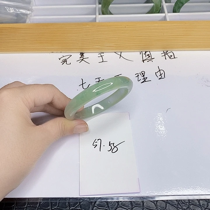 翡翠手镯未镶嵌一图一物实物为准