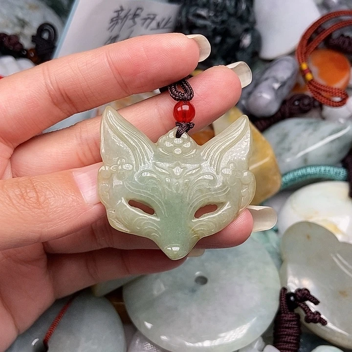 未镶嵌挂件翡翠咖***咸狐狸