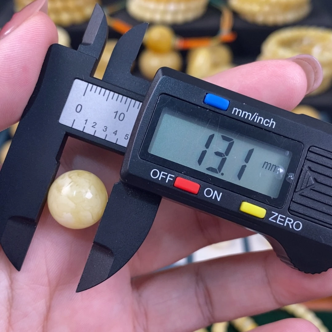 蜜蜡未镶嵌珠宝奇石