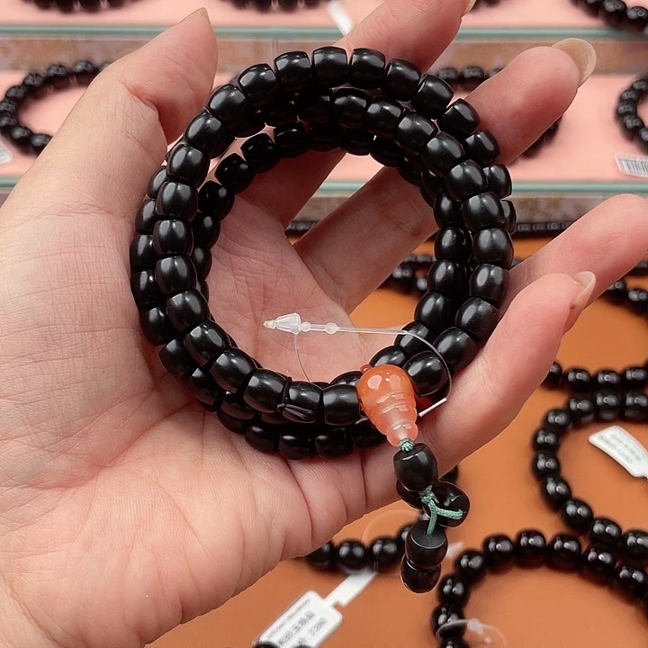 冯***溯和田玉未镶嵌颈饰