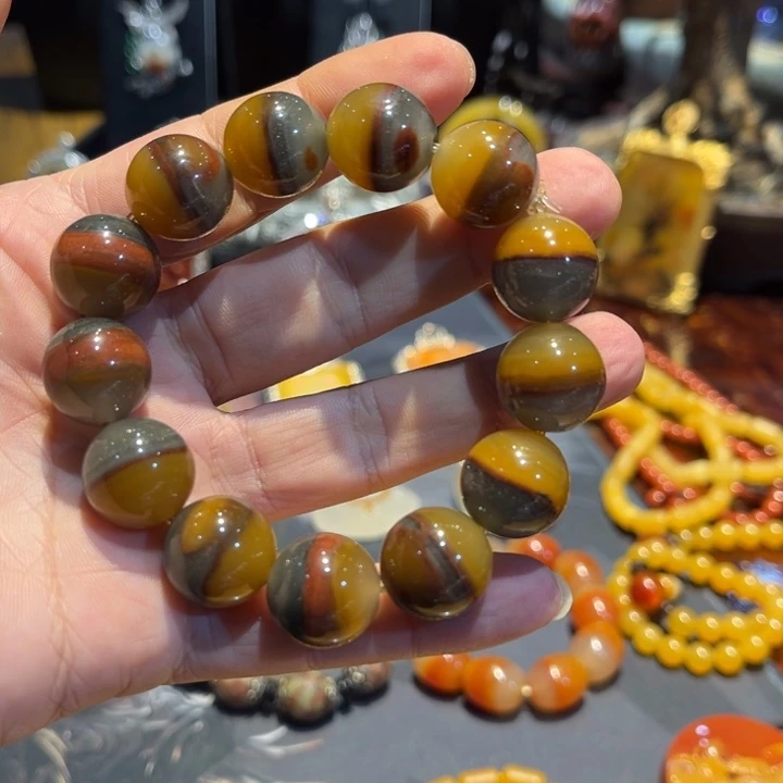 未镶嵌石英质玉（黄龙玉）颈饰