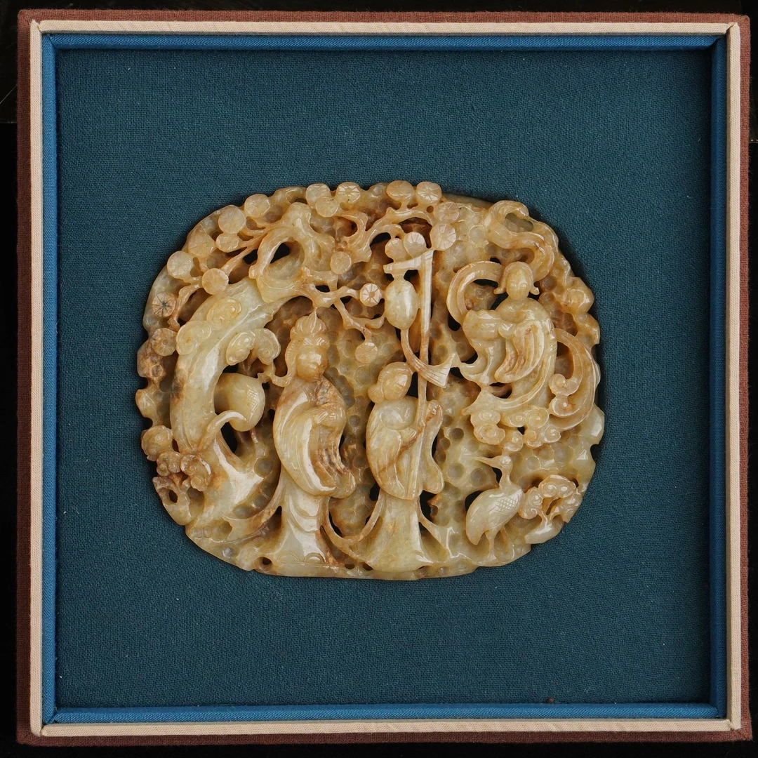 【明】白玉松下人物纹玉饰（高10cm宽11.6cm重205g）