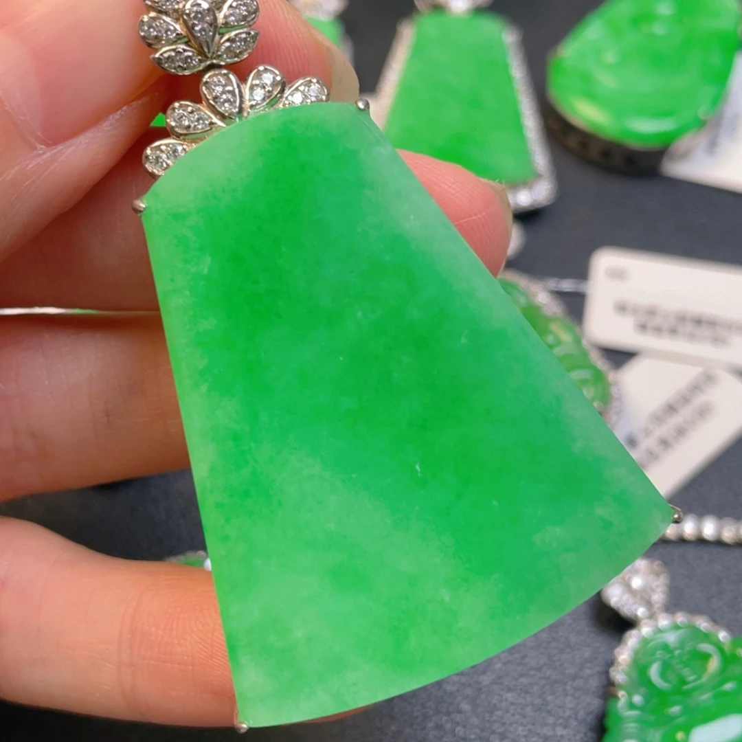 颈饰银S925镶嵌翡翠