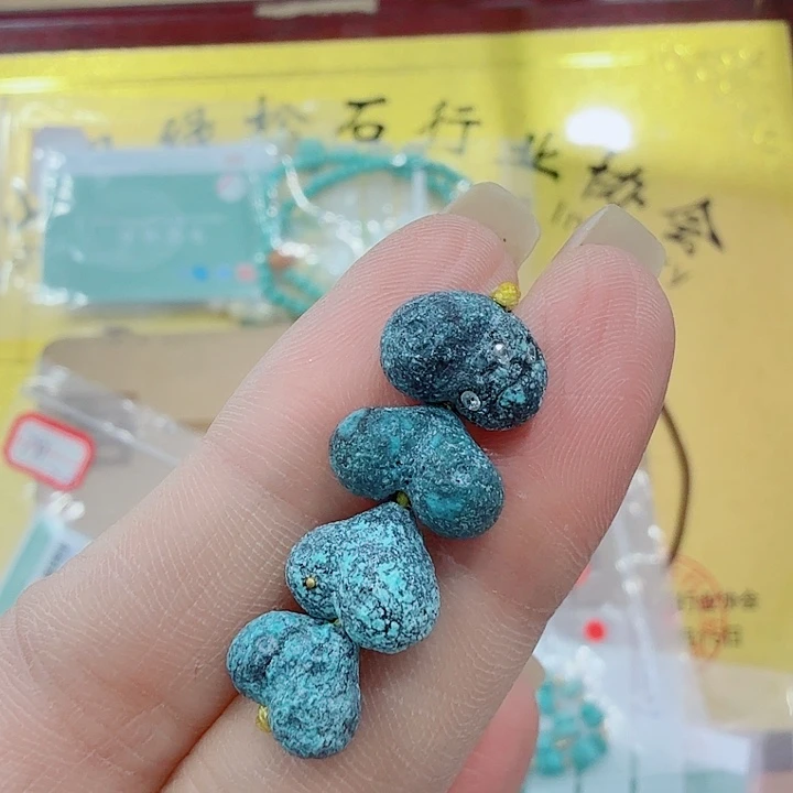 绿松石未镶嵌珠宝奇石