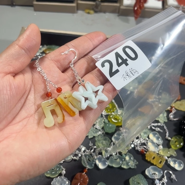 蛇纹石玉耳饰未镶嵌浅*?