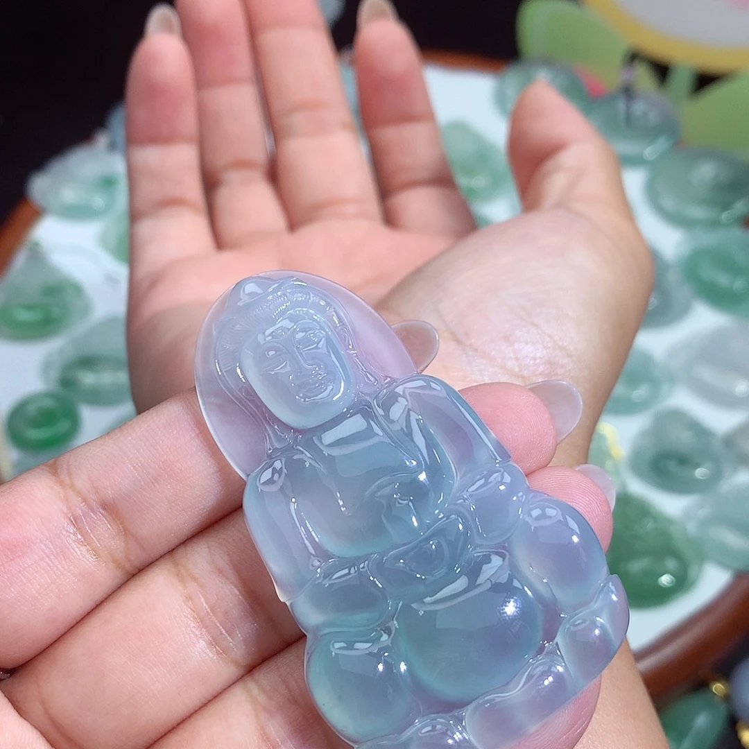 翡翠未镶嵌颈饰观音