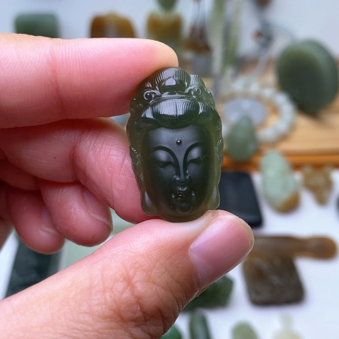 和田玉未镶嵌颈饰微包容有棉点