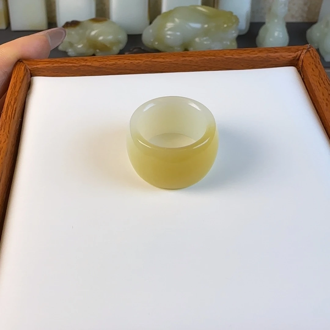 和田玉（糖玉）未镶嵌颈饰