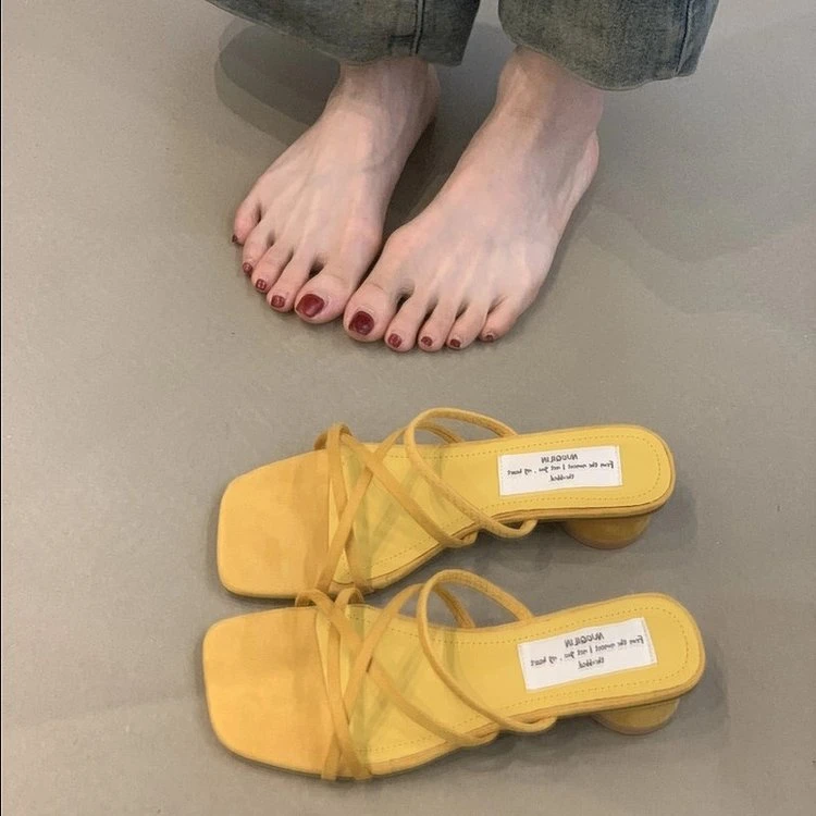 粗跟法式小凉拖鞋女鞋2025年新款粉色配裙子晚风一字带粗跟凉鞋女