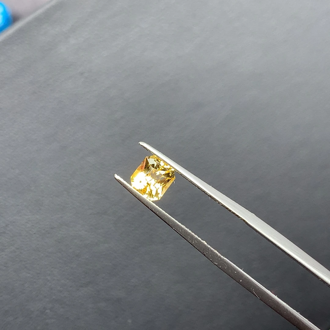 快***楽蓝宝石裸石黄蓝宝1.54克拉