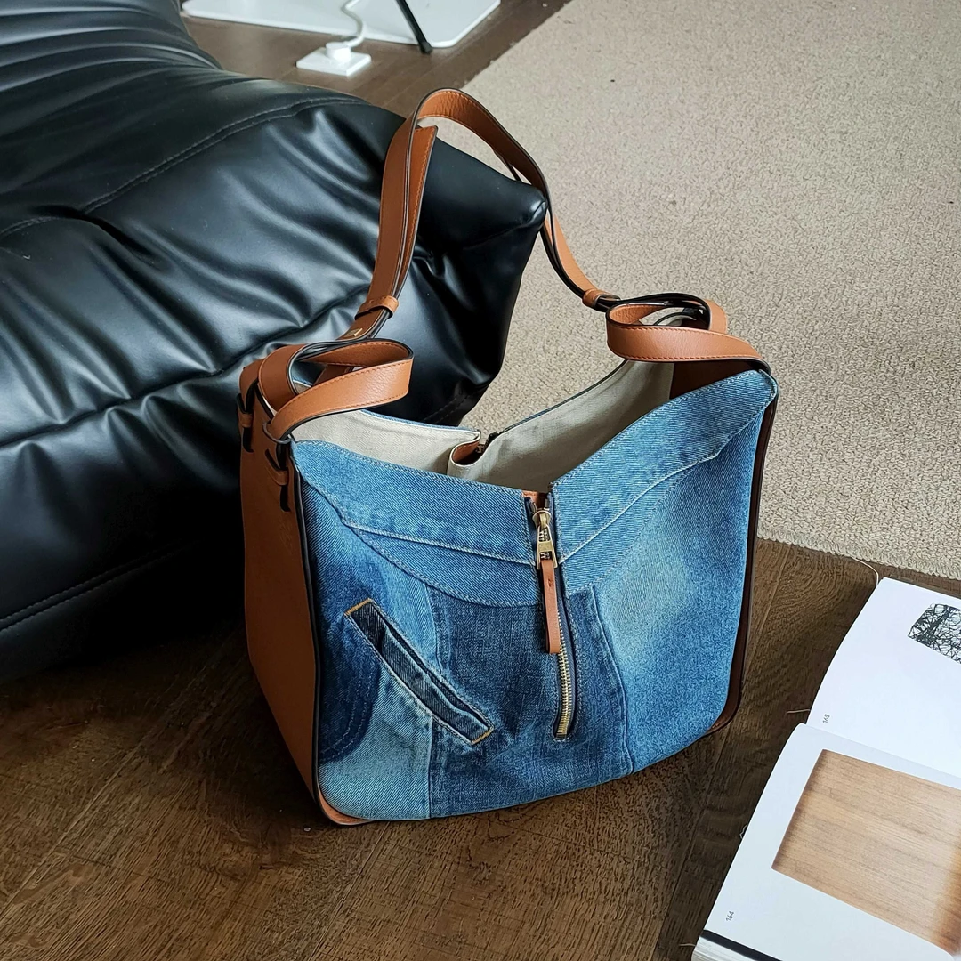 95新 LOEWE/罗意威 Azul-蓝牛仔拼焦糖色牛皮吊床中号单肩包43726